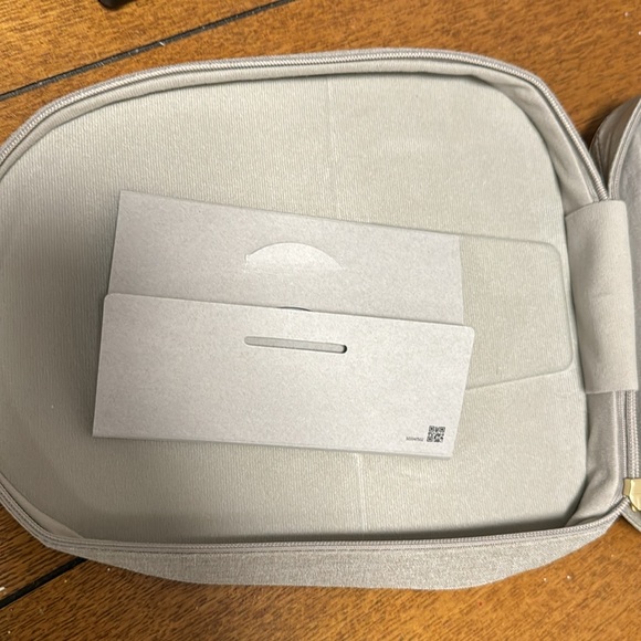 Sony WH-1000 XM5 Case + cables - Silver - Authentic - Picture 4 of 5